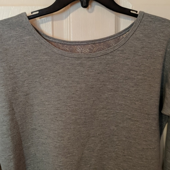 Maurices Shirt M 3/4 Sleeve Gray Lace Back - Picture 2 of 5